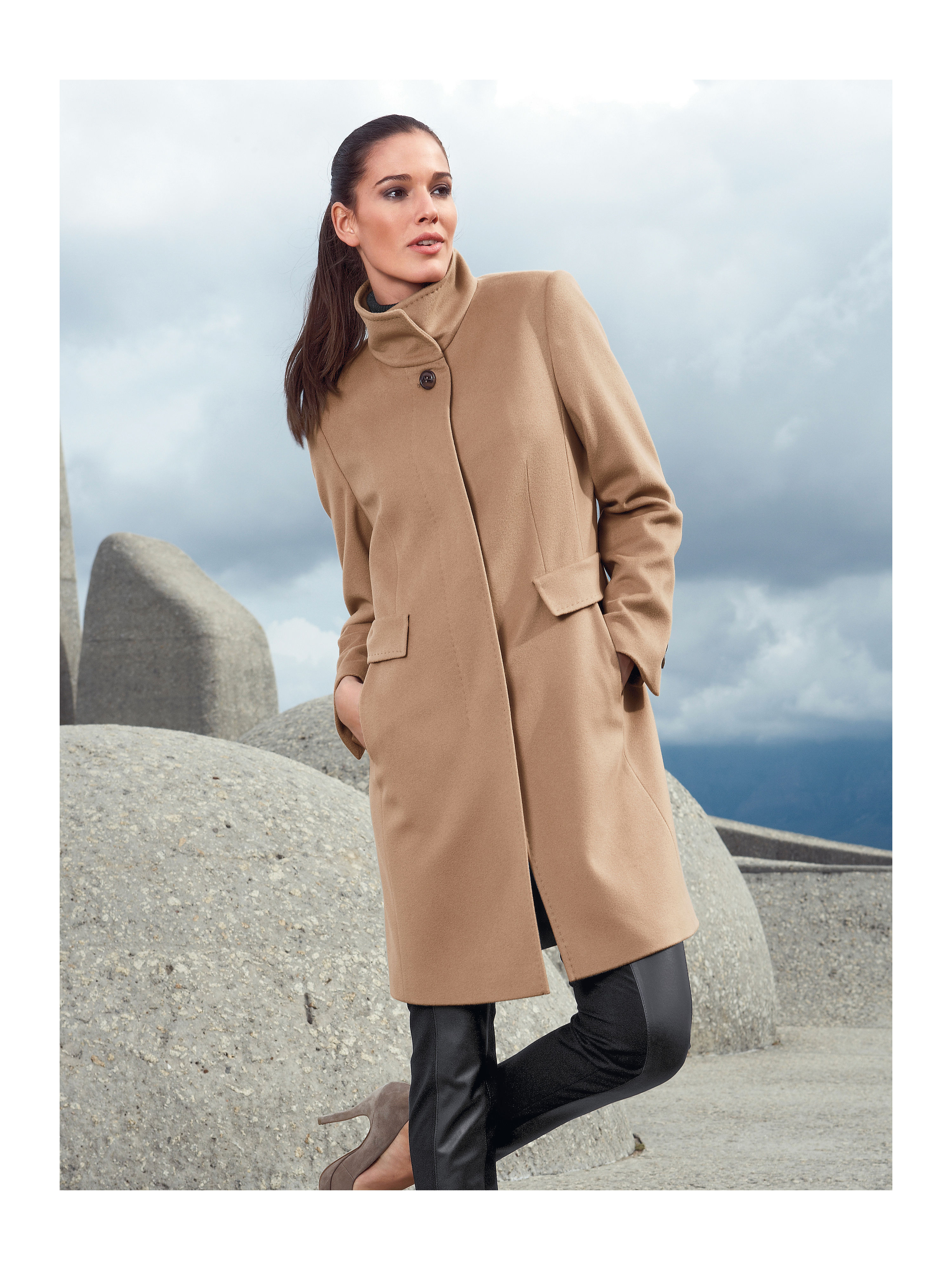 Image of Short coat in 100% new milled wool Basler beige