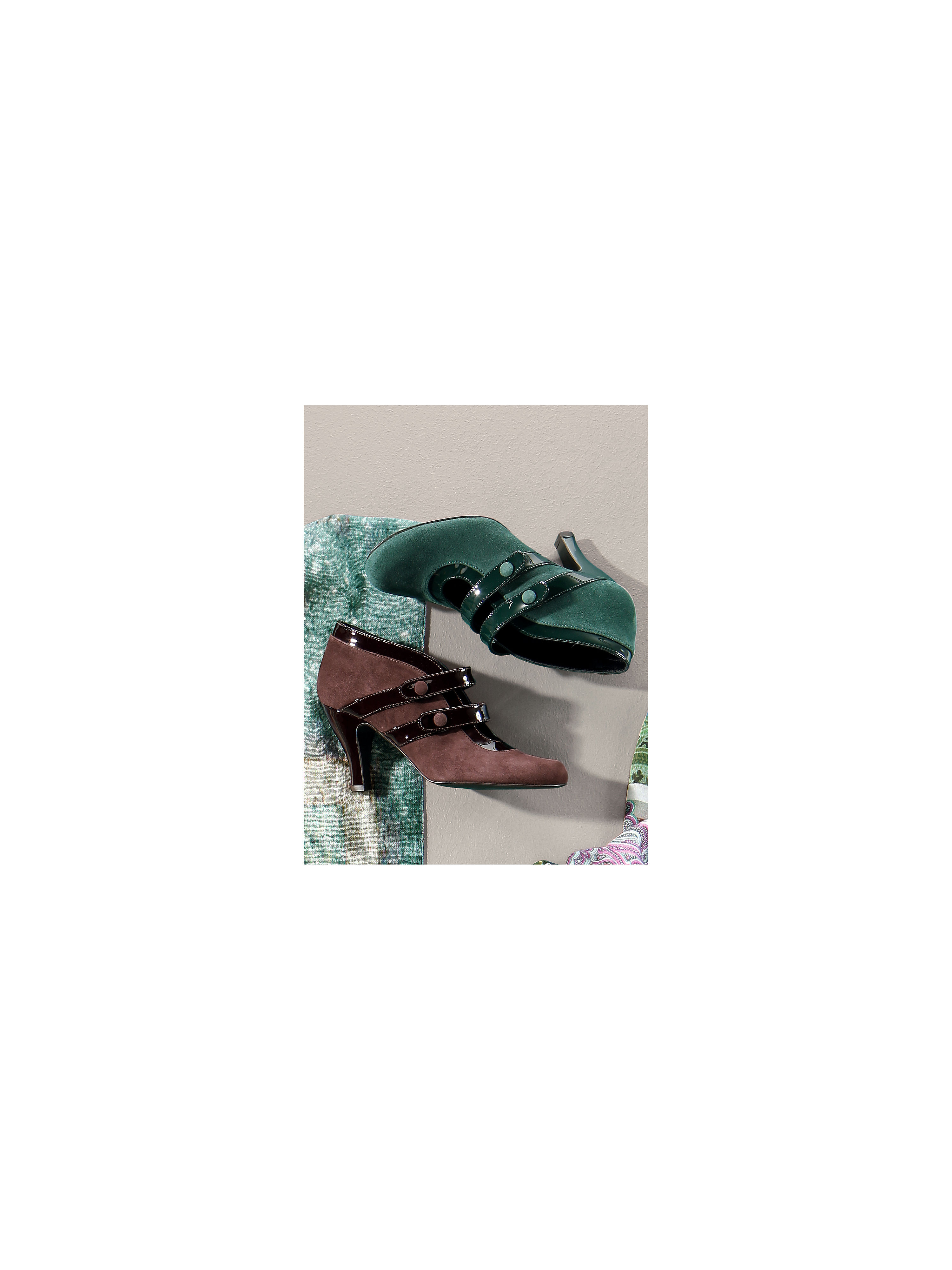 Image of Velvety kidskin suede ankle boots Uta Raasch green