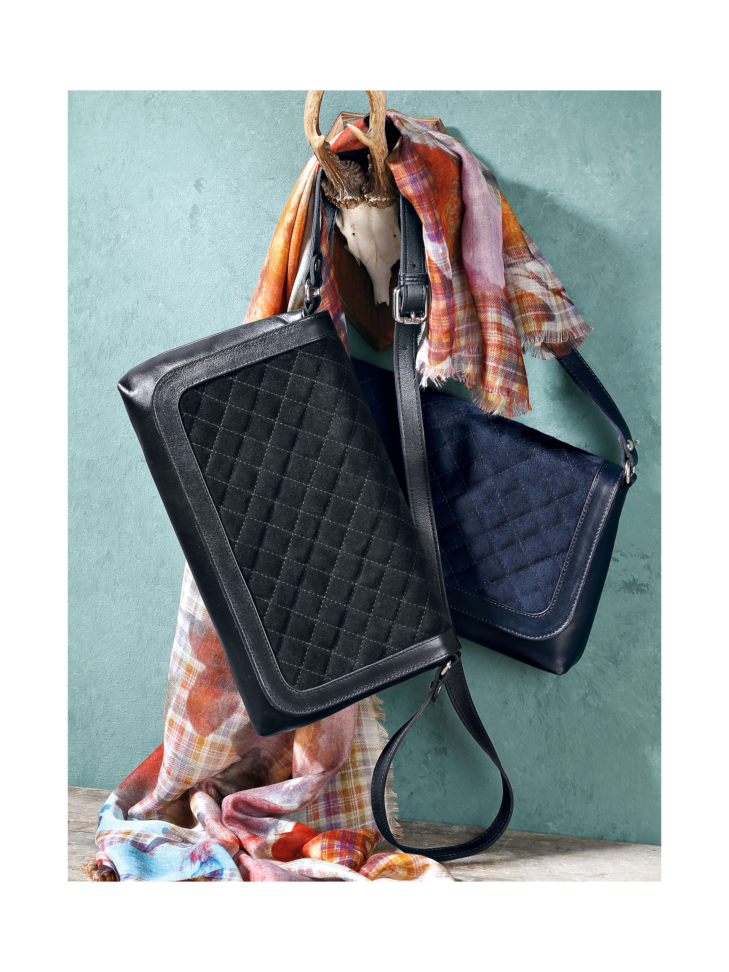 Image of Top-stitched suede bag Peter Hahn black