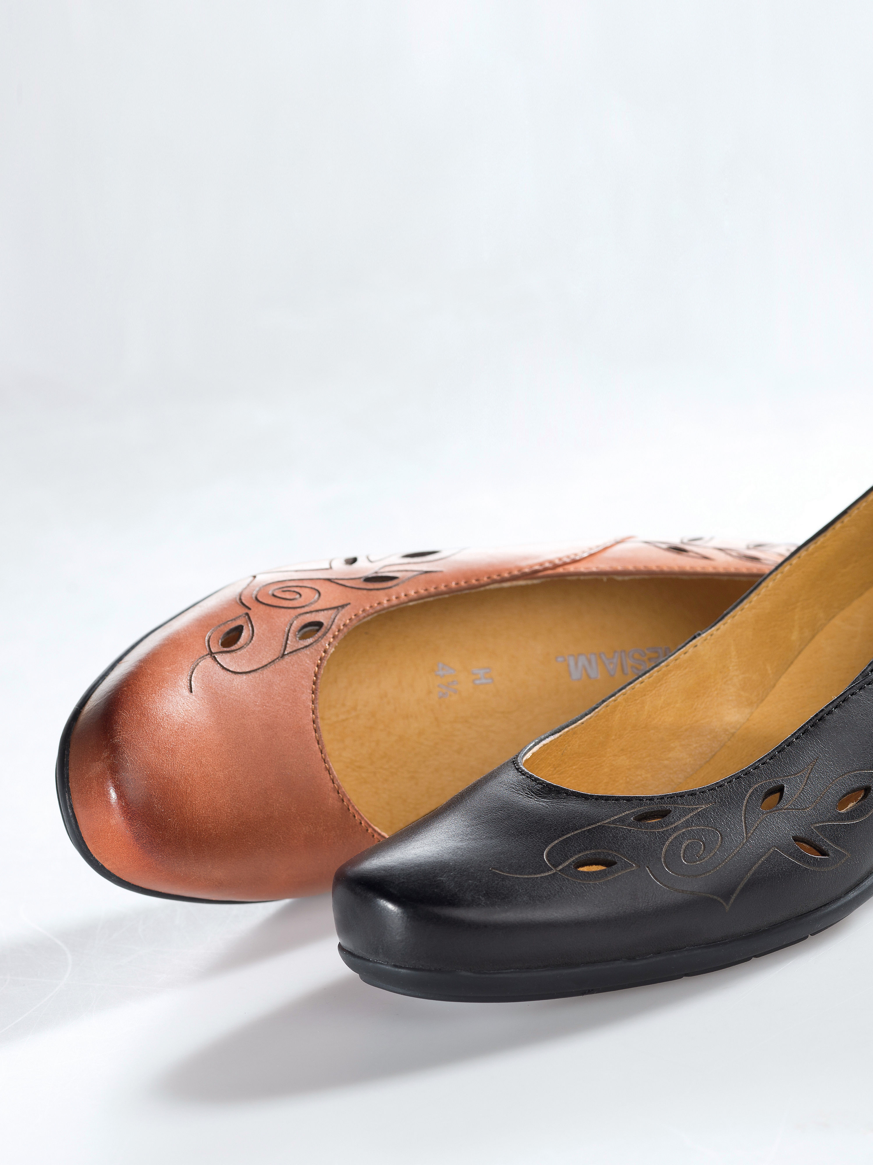 Image of Shoes Theresia M. brown