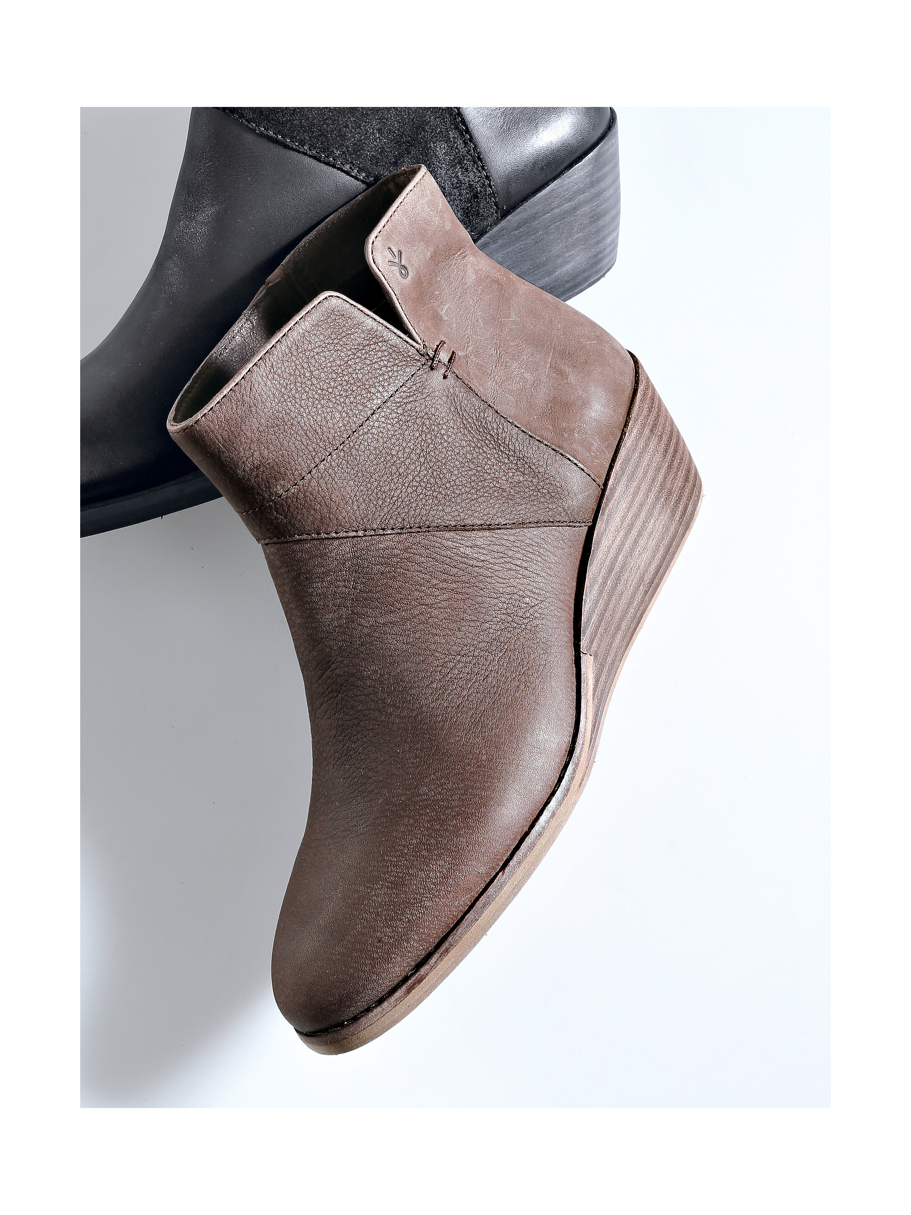Image of Slip-on ankle boots Emu brown