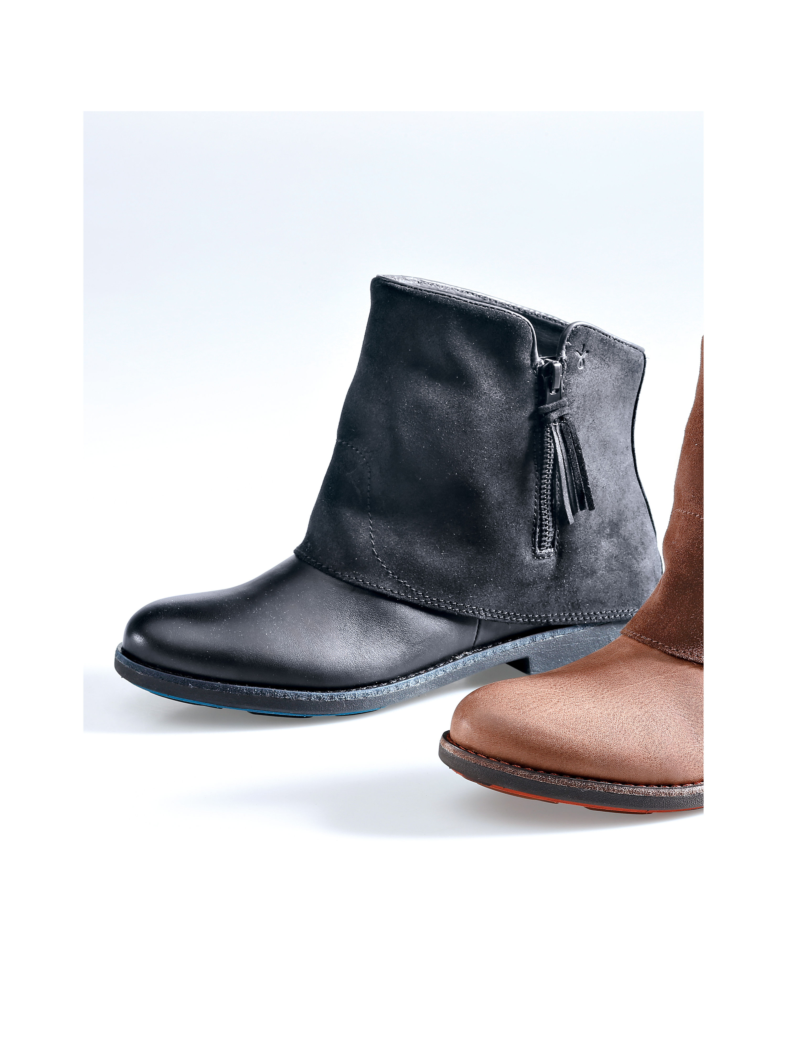 Image of Short ankle boots Emu black