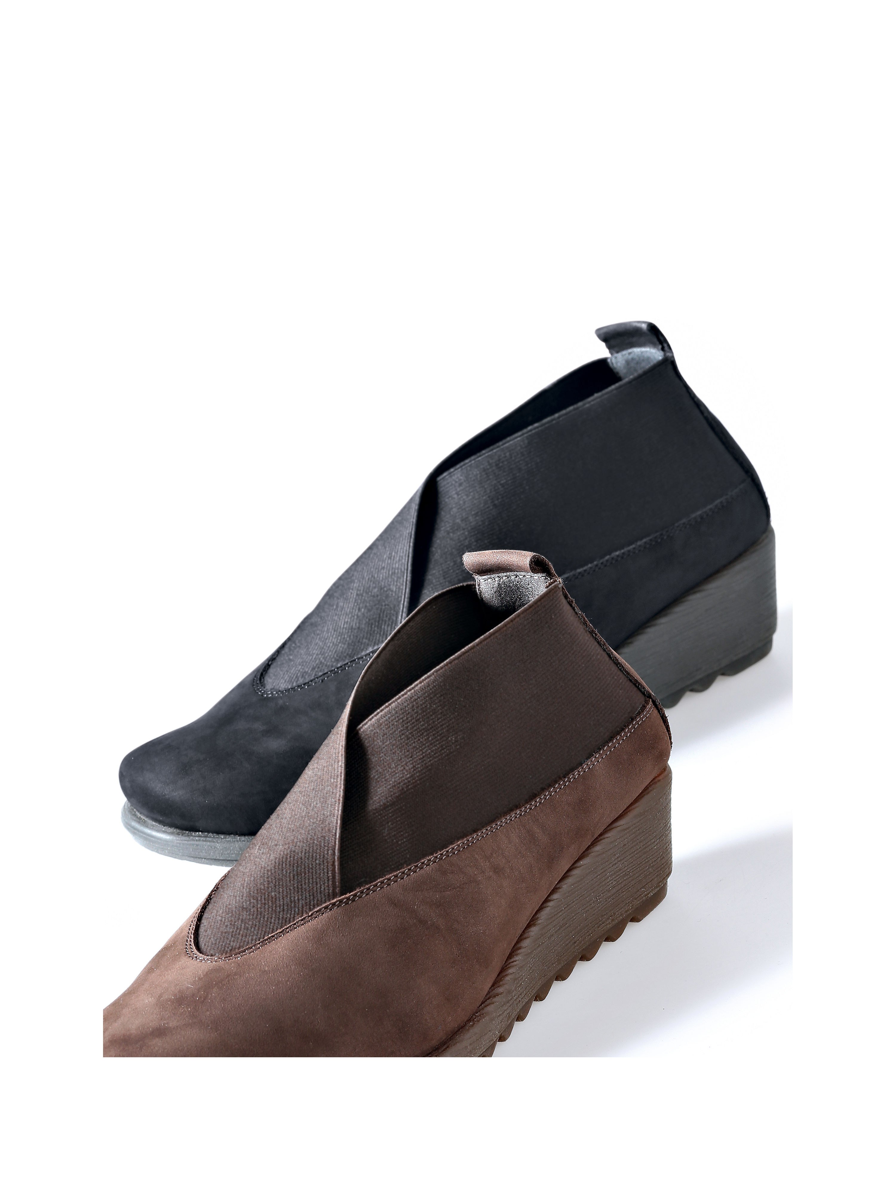 Image of Low shoes with a wedge heel The Flexx black
