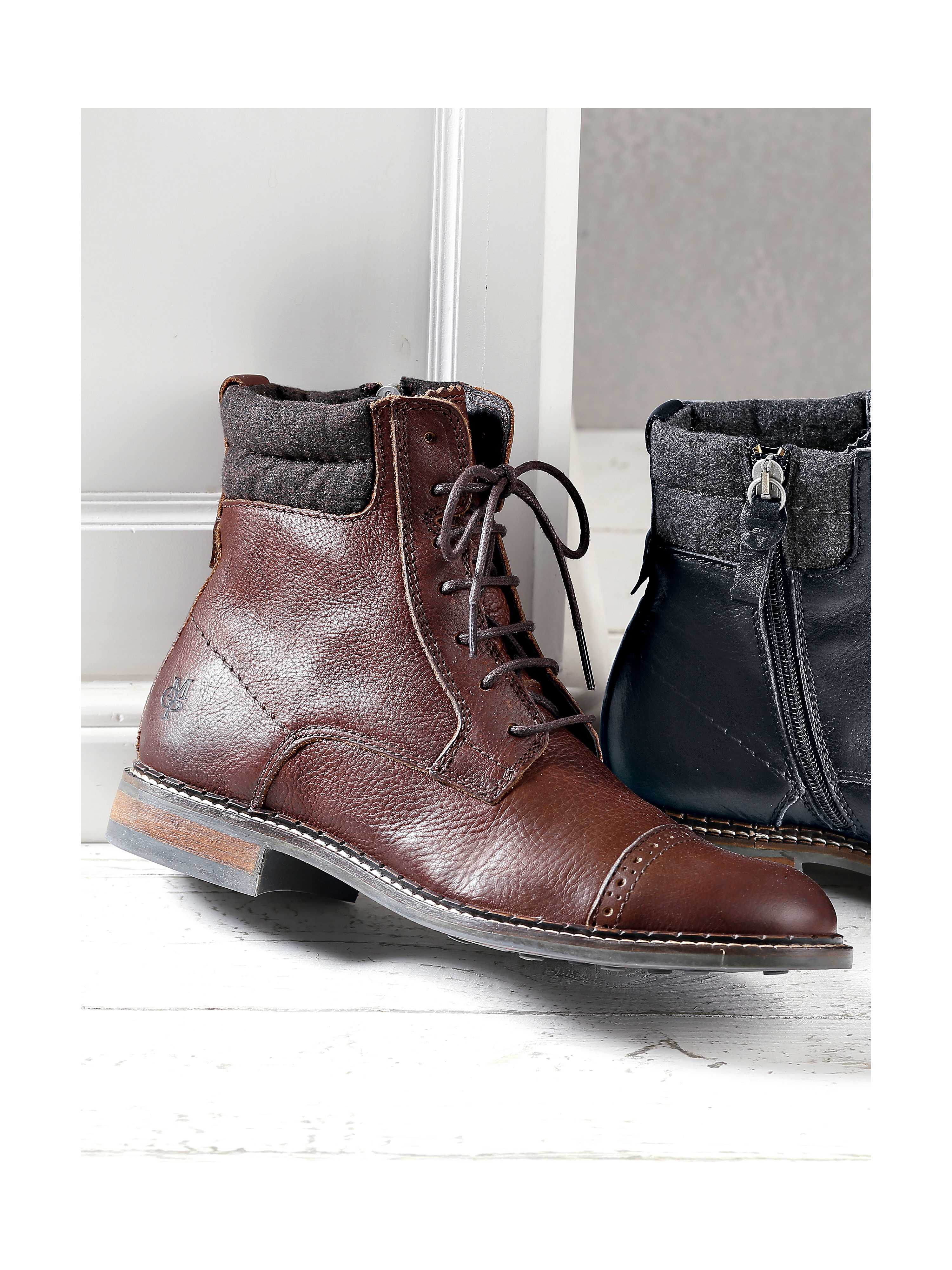 Image of Ankle boots with a discreet perforated pattern Marc O´Polo brown