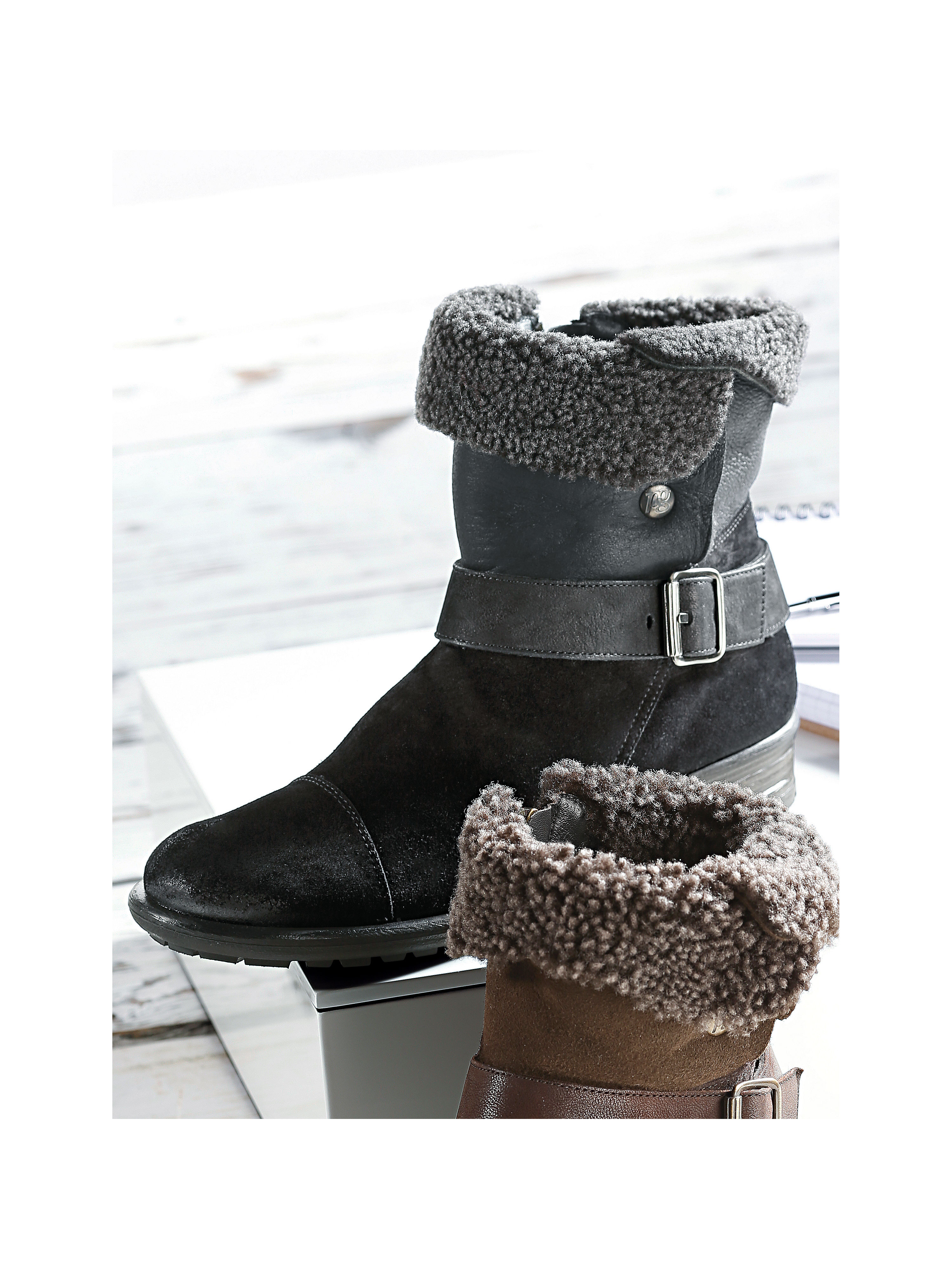 Image of Ankle boots in a biker style Paul Green black