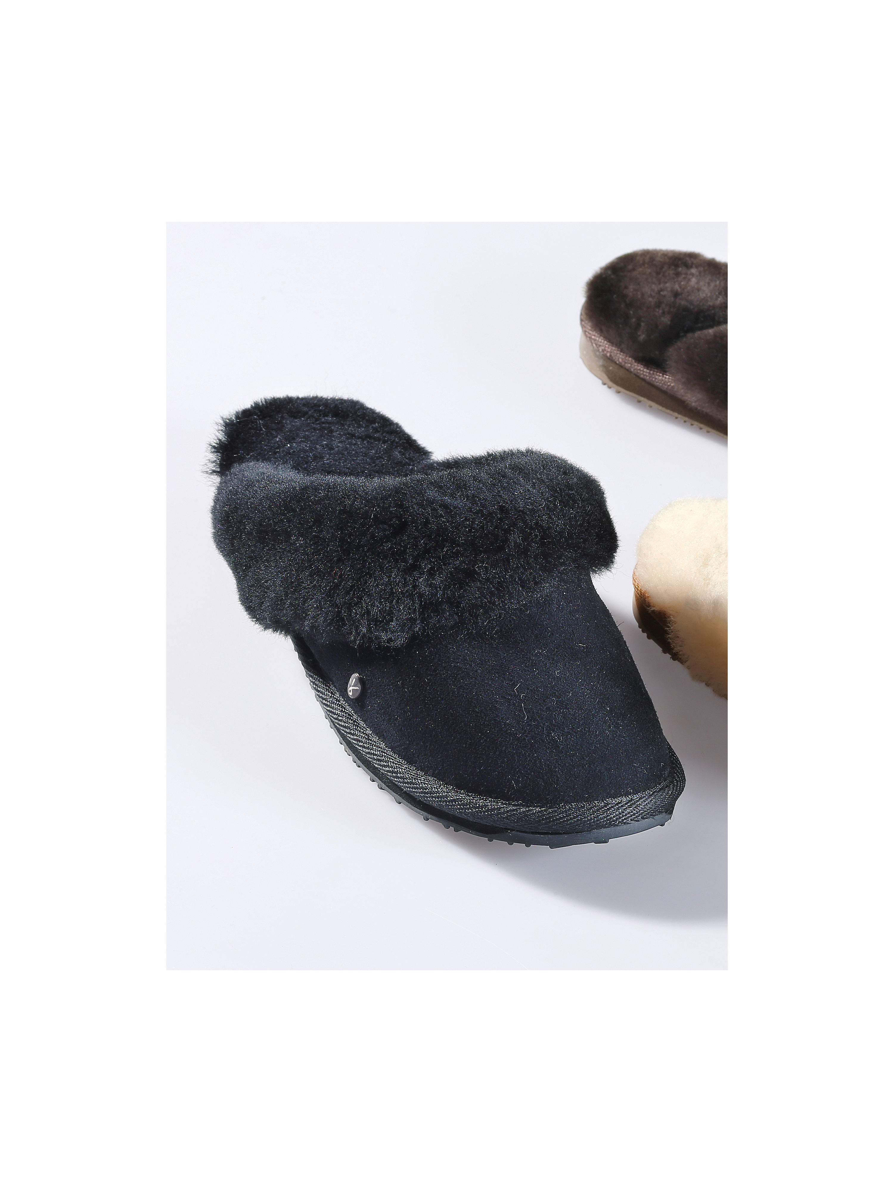 Image of Cowhide suede slippers Emu black