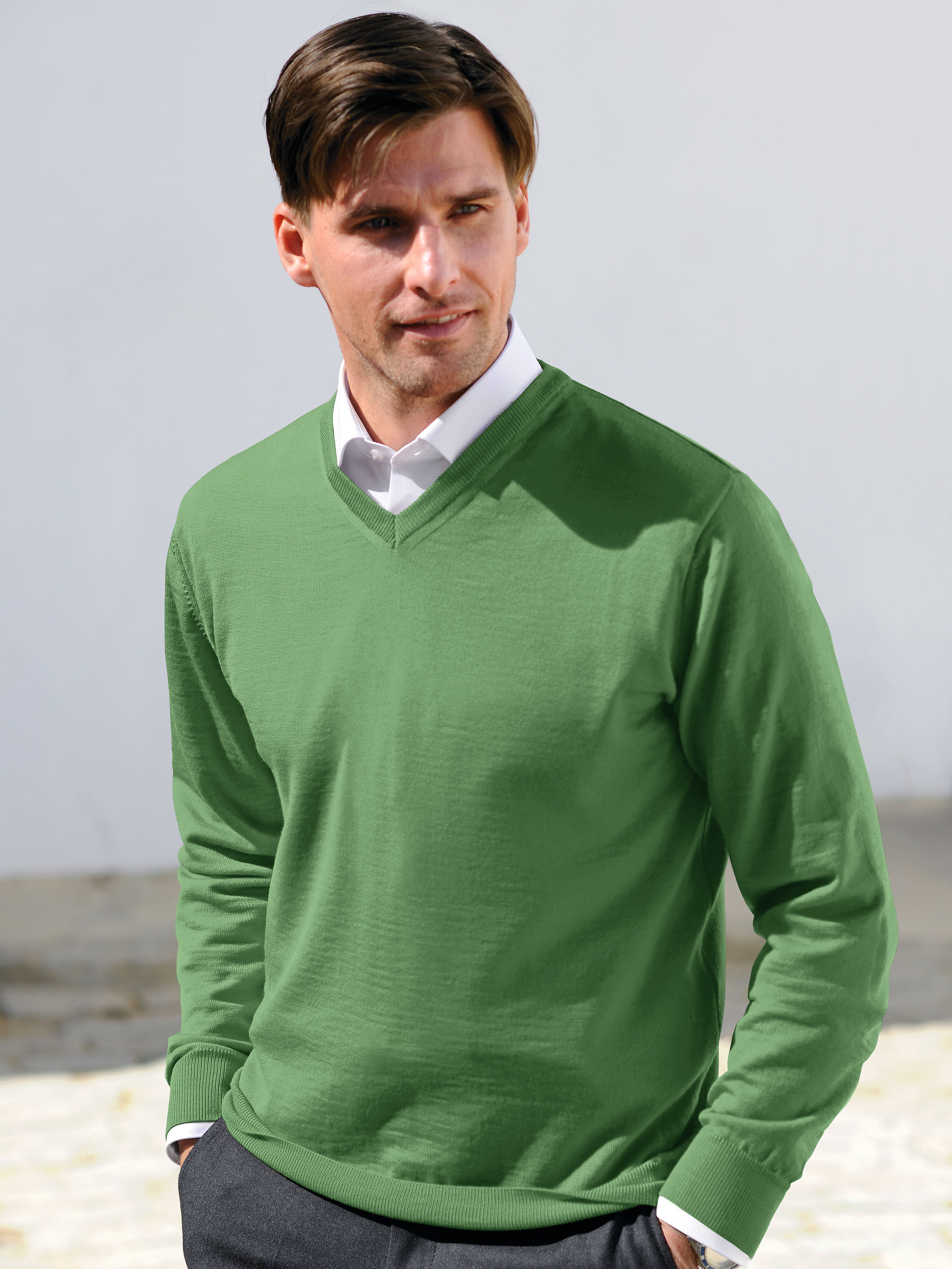 Image of V neck jumper in 100% new milled wool Peter Hahn green