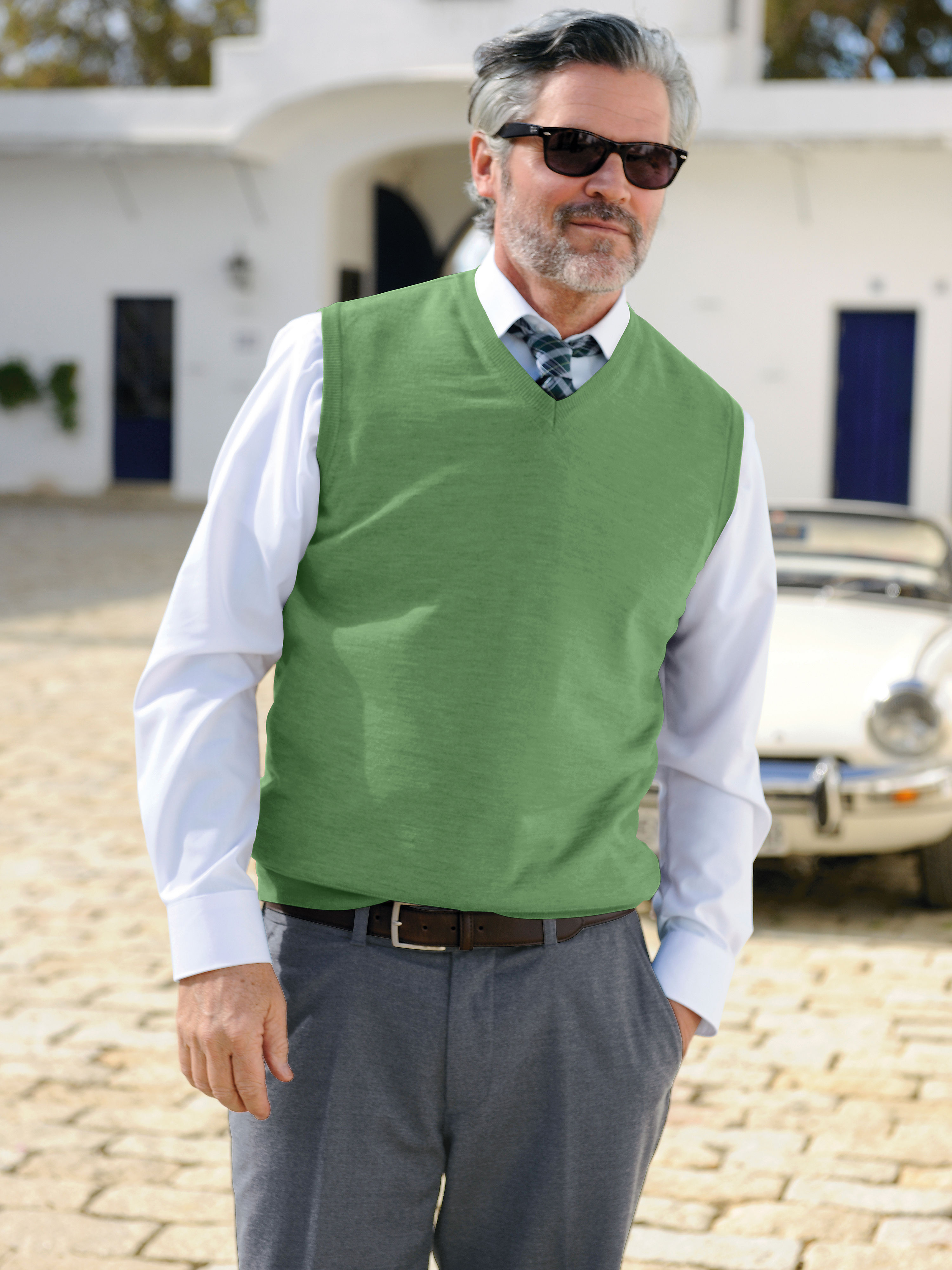 Image of Tank top in 100% new milled wool Peter Hahn green