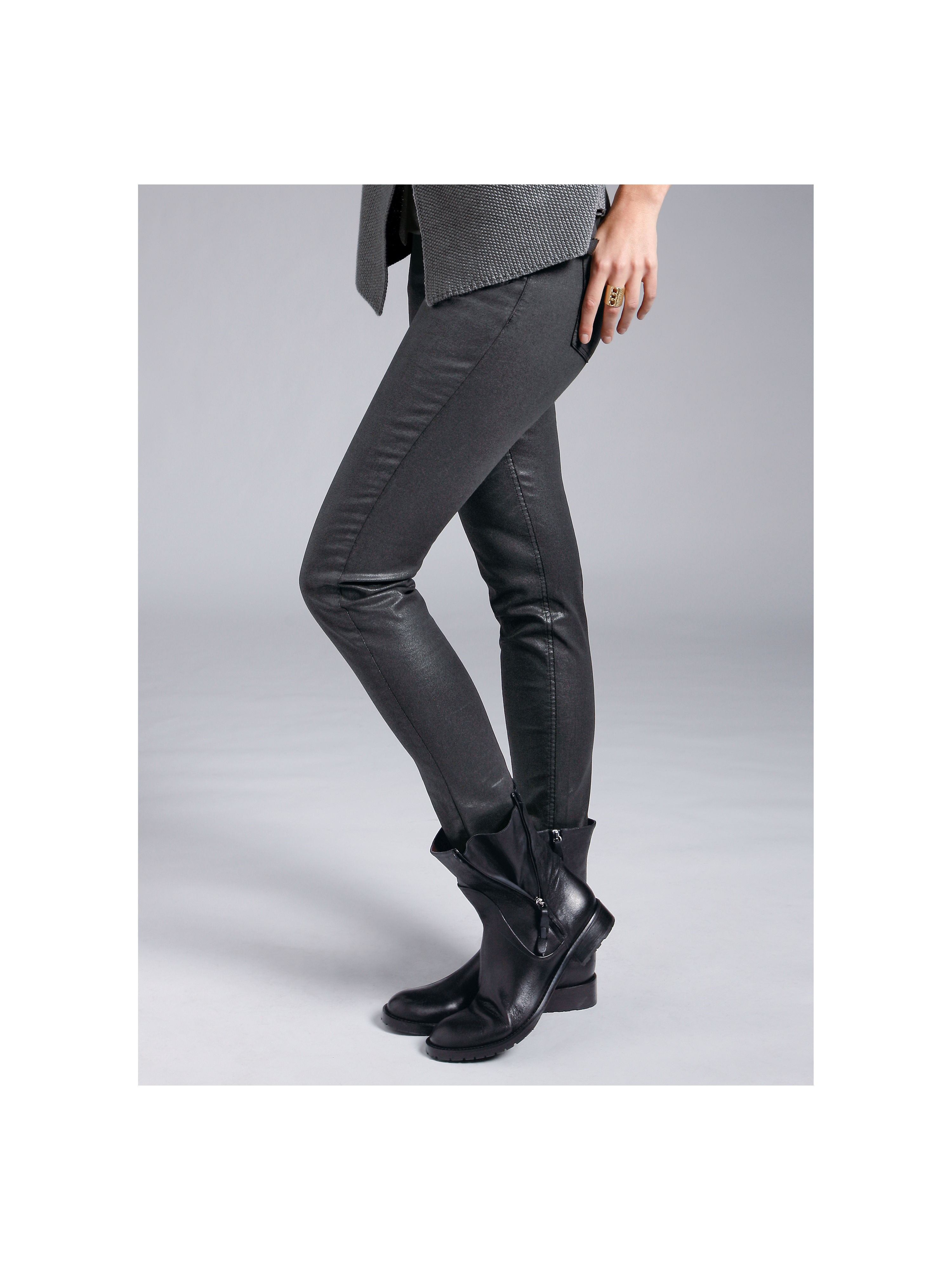 Image of Trousers Looxent black