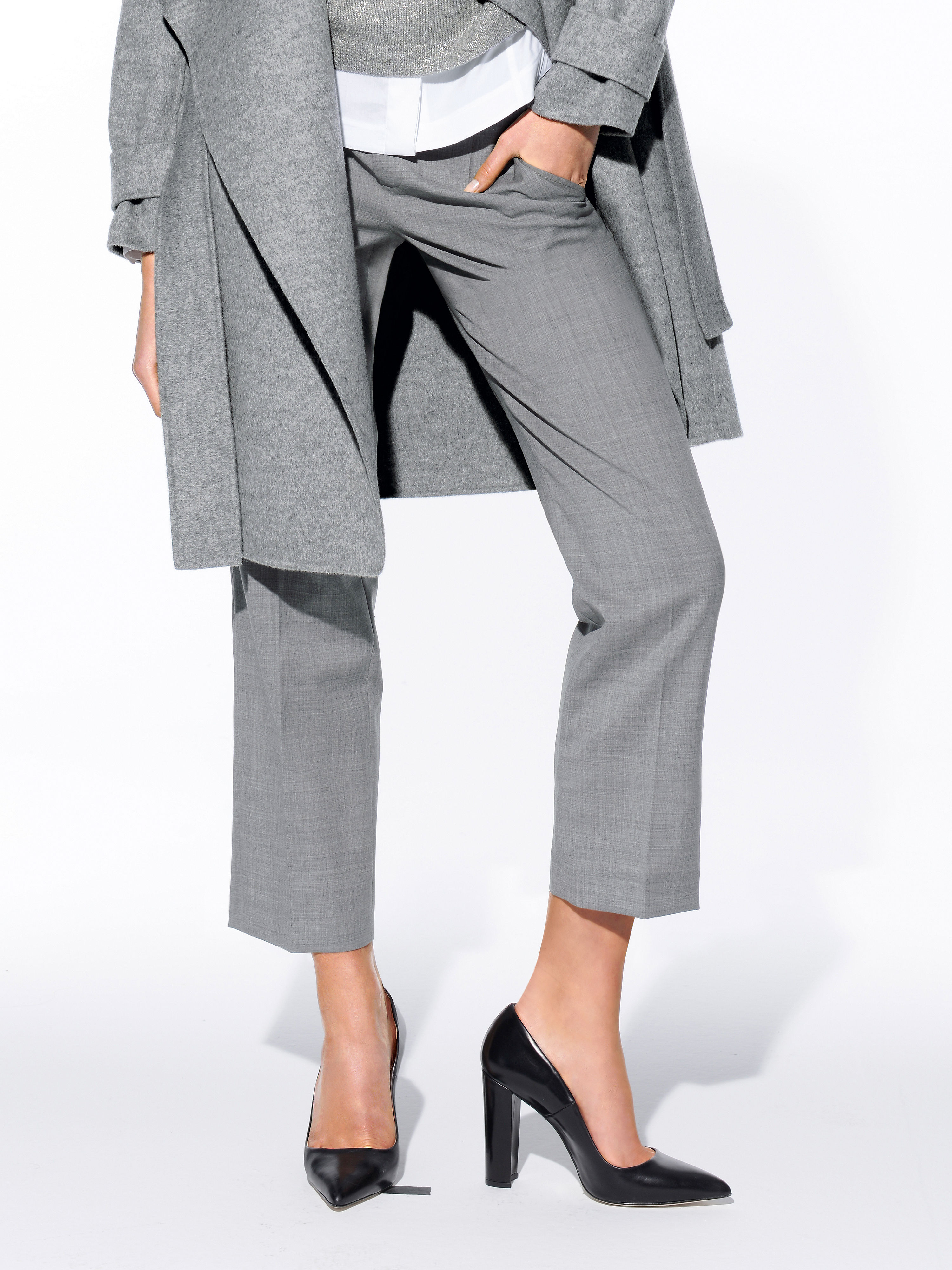 Image of Cropped trousers Strenesse grey