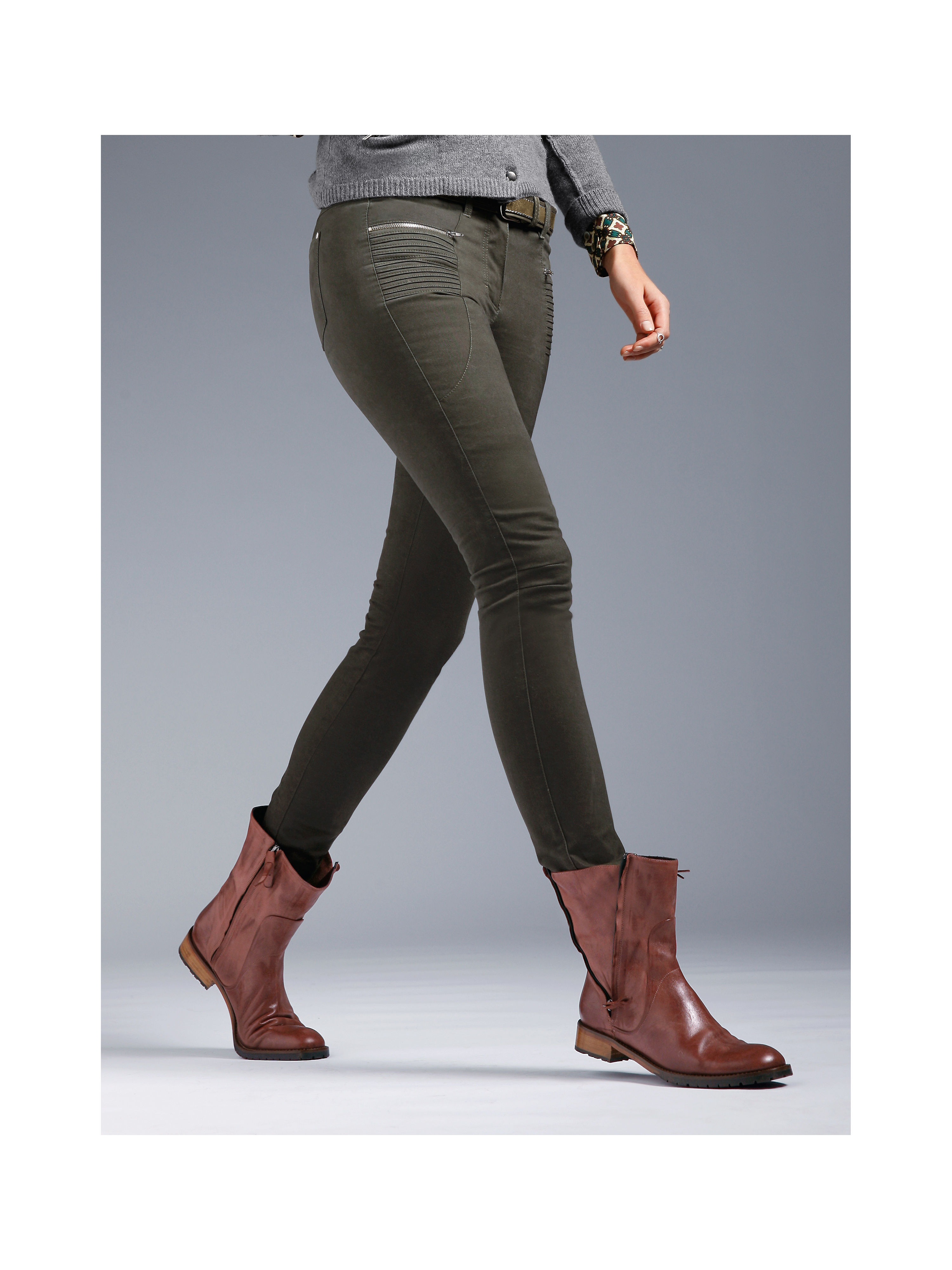 Image of Trousers Looxent green