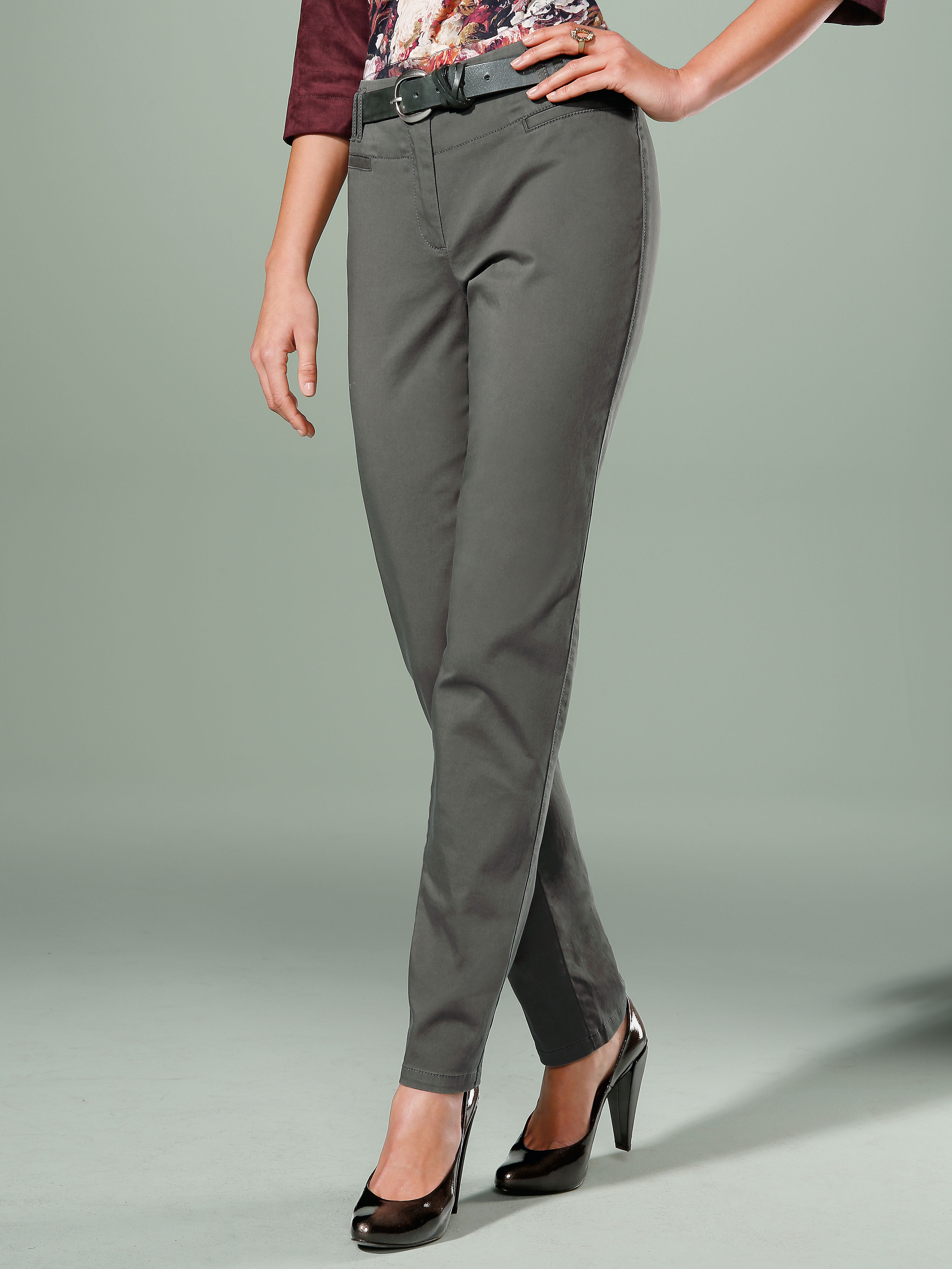 Image of Trousers Vanilia green