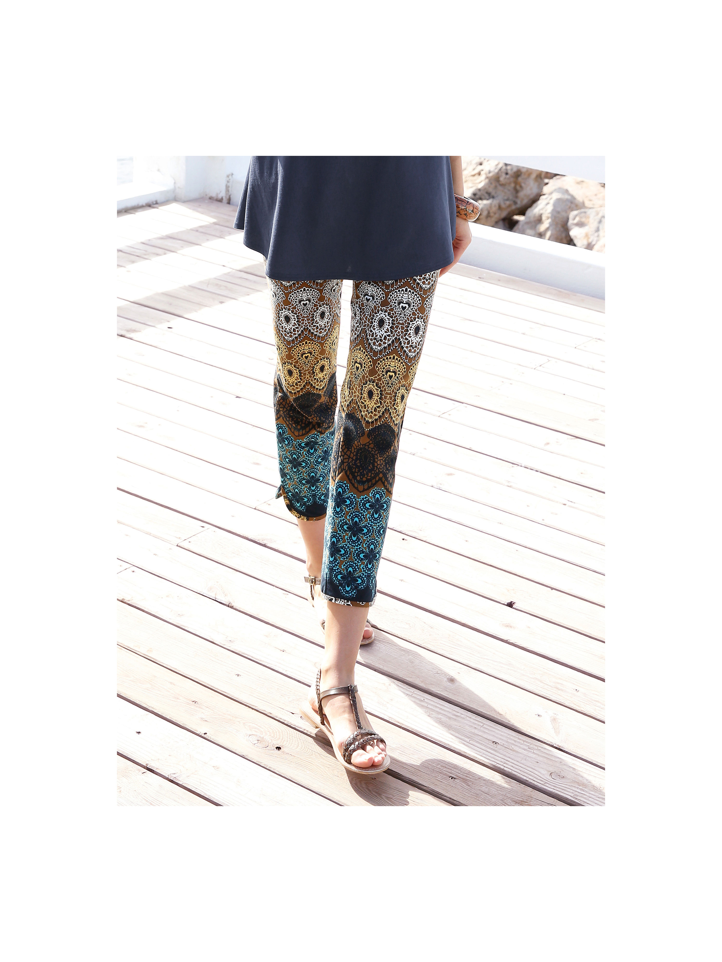Image of 7/8-length trousers Green Cotton multicoloured