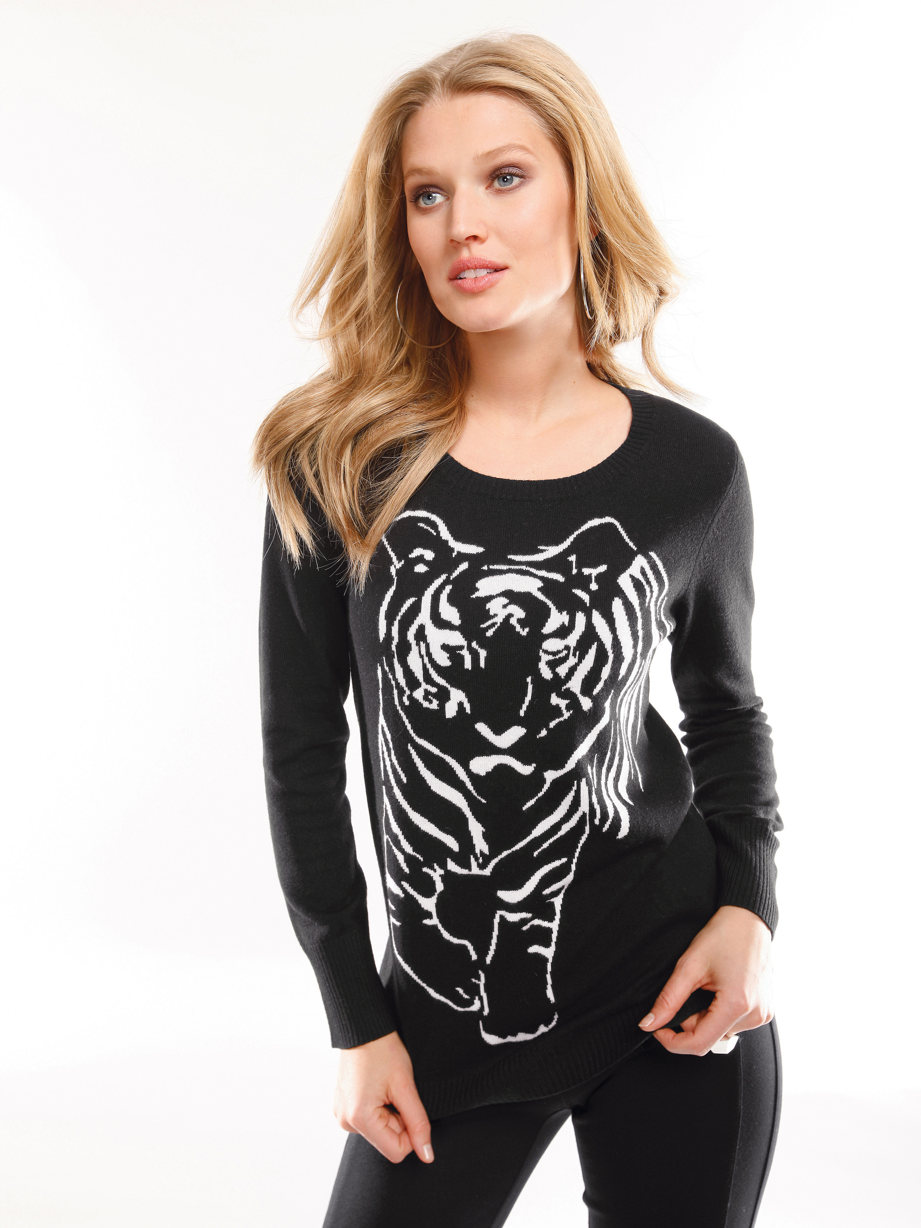 Image of Round neck jumper in 100% cashmere cashmere black