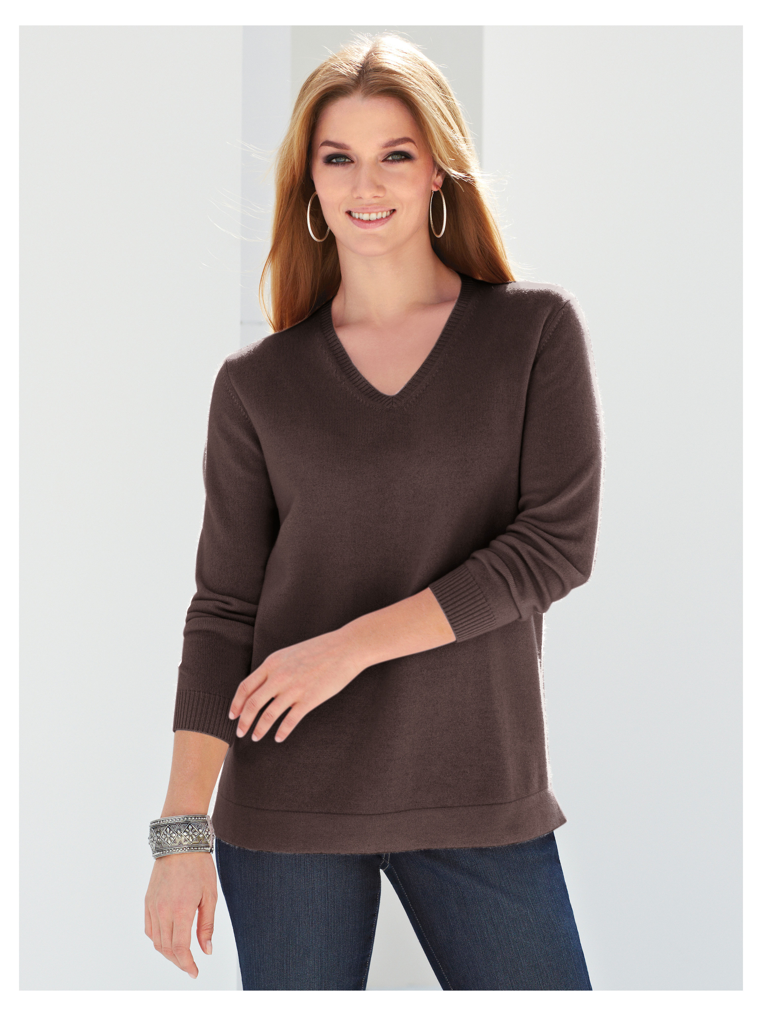 Image of V neck jumper made from 100% cashmere Anna Aura brown