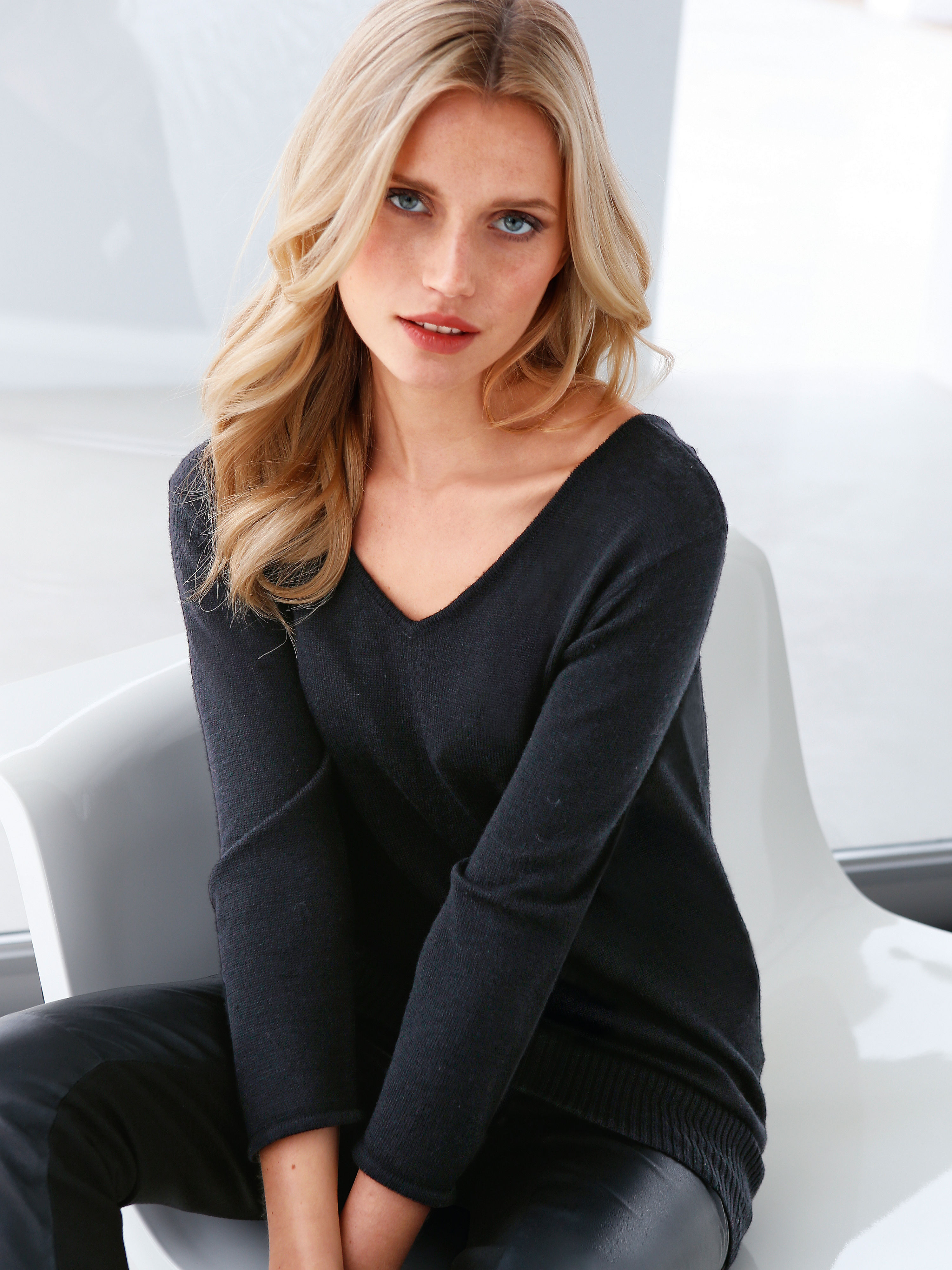 Image of Jumper in 100% new milled wool Peter Hahn black