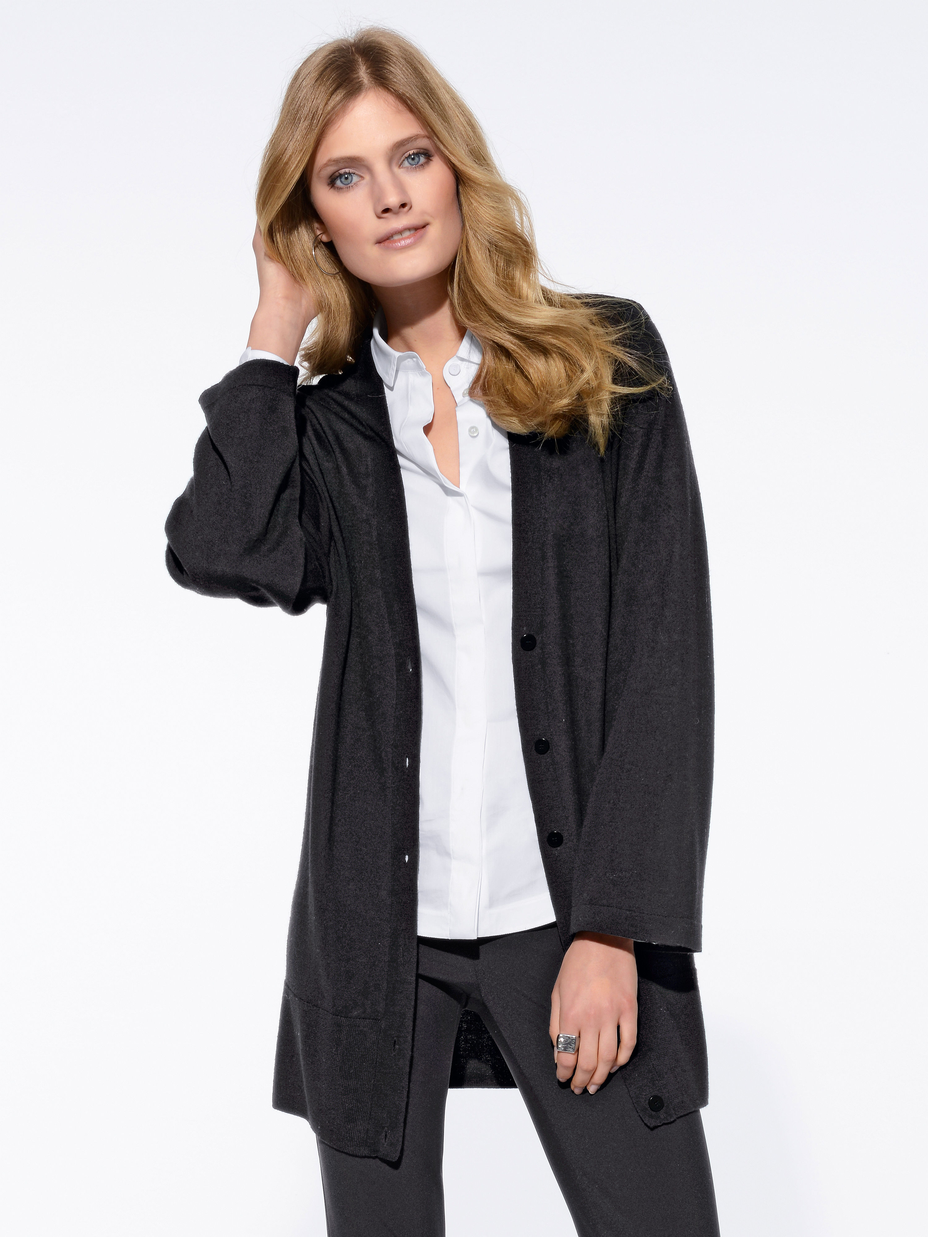 Image of Cardigan in a discreet oversized design Strenesse black