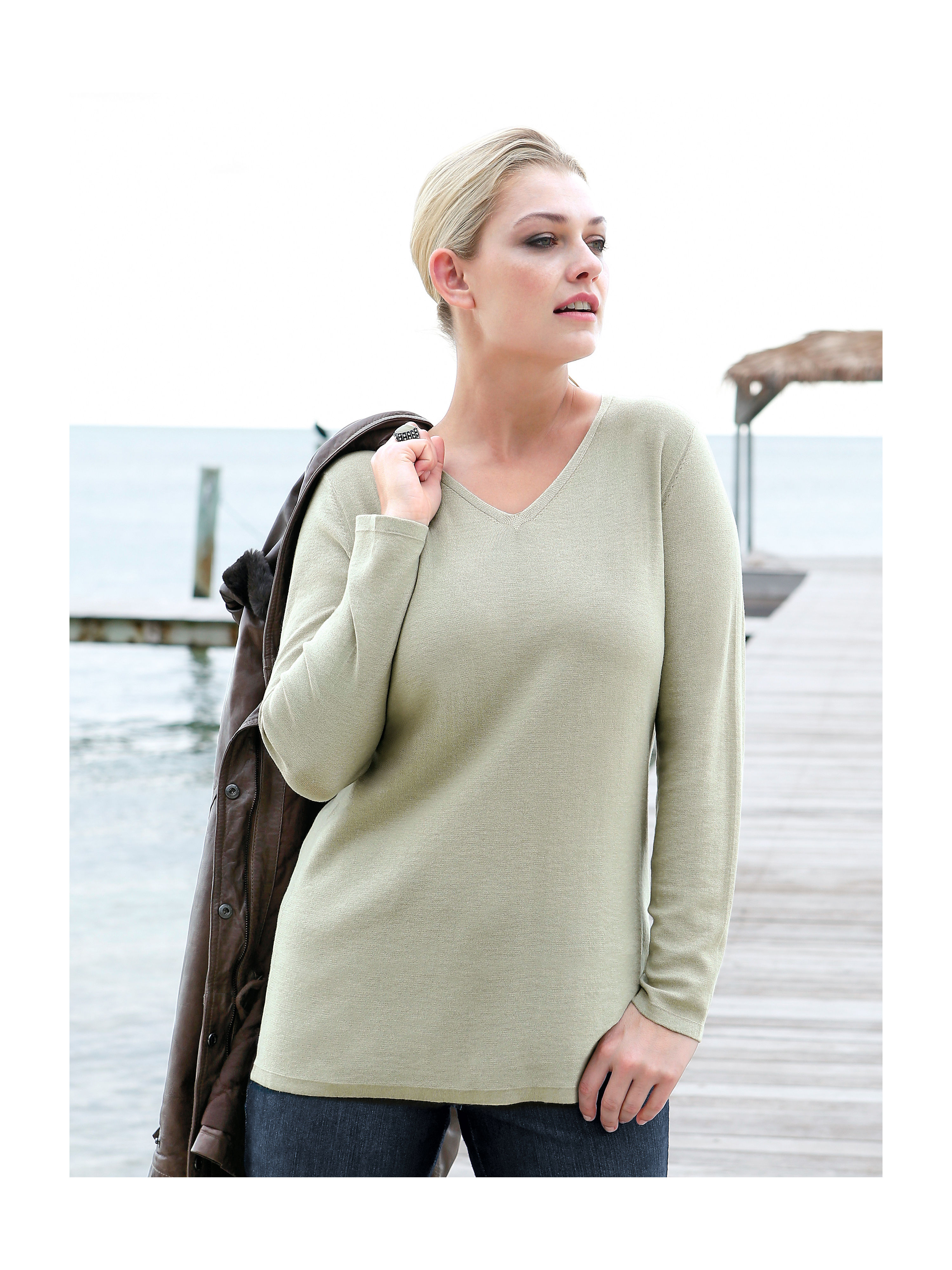 Image of V-neck jumper Anna Aura green
