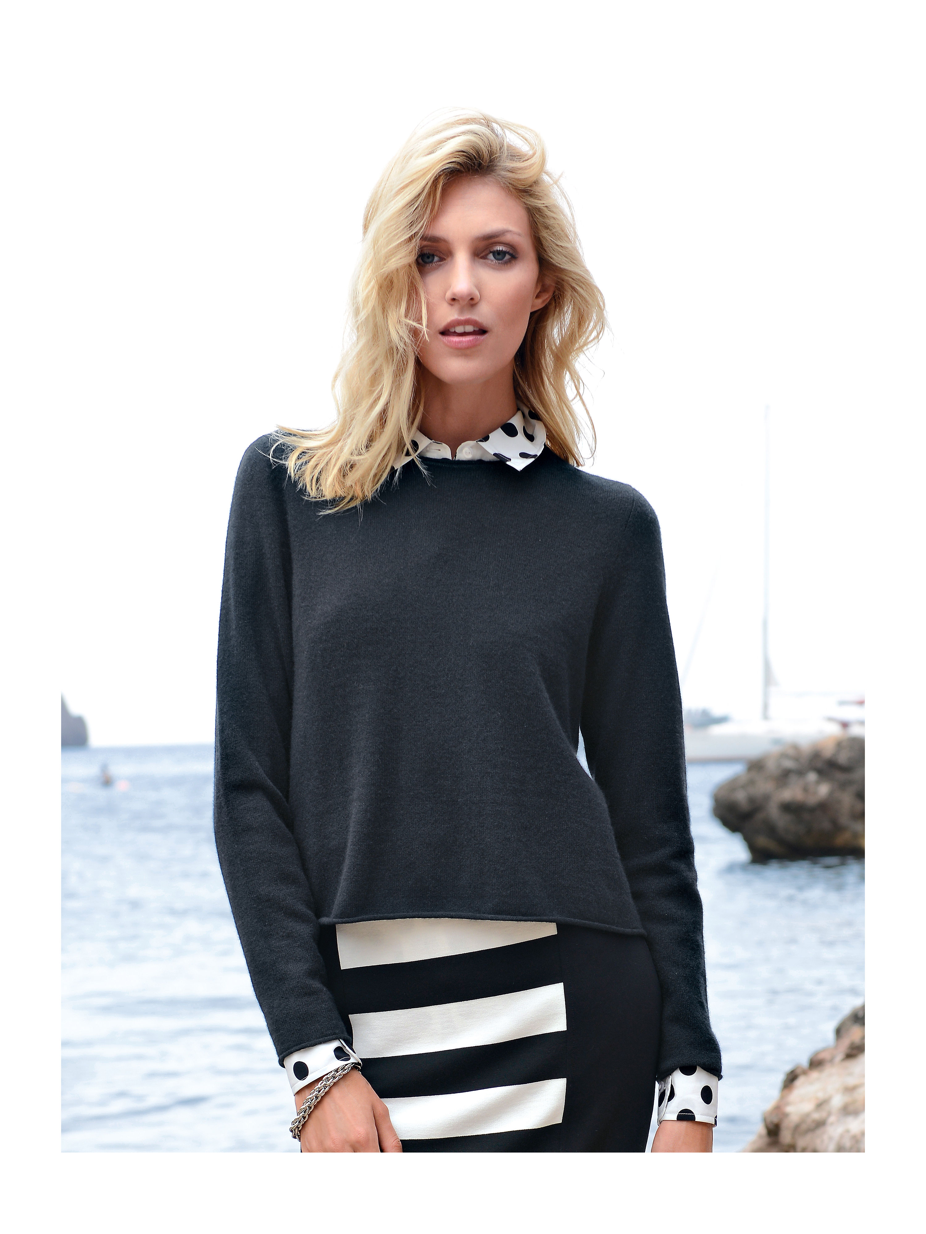 Image of Round neck jumper in 100% cashmere Looxent black size: 8