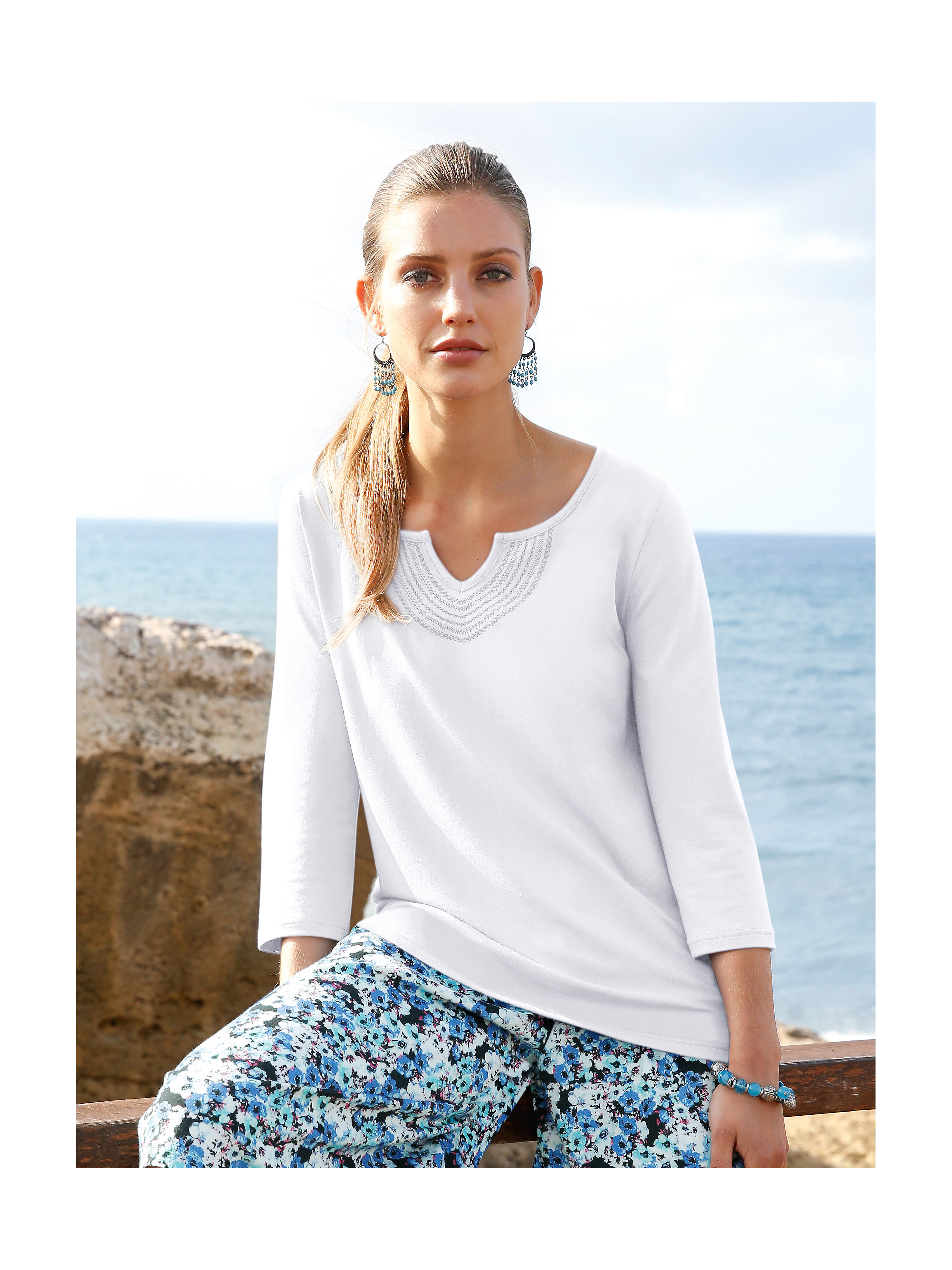 Image of Top with 3/4-length sleeves Green Cotton white