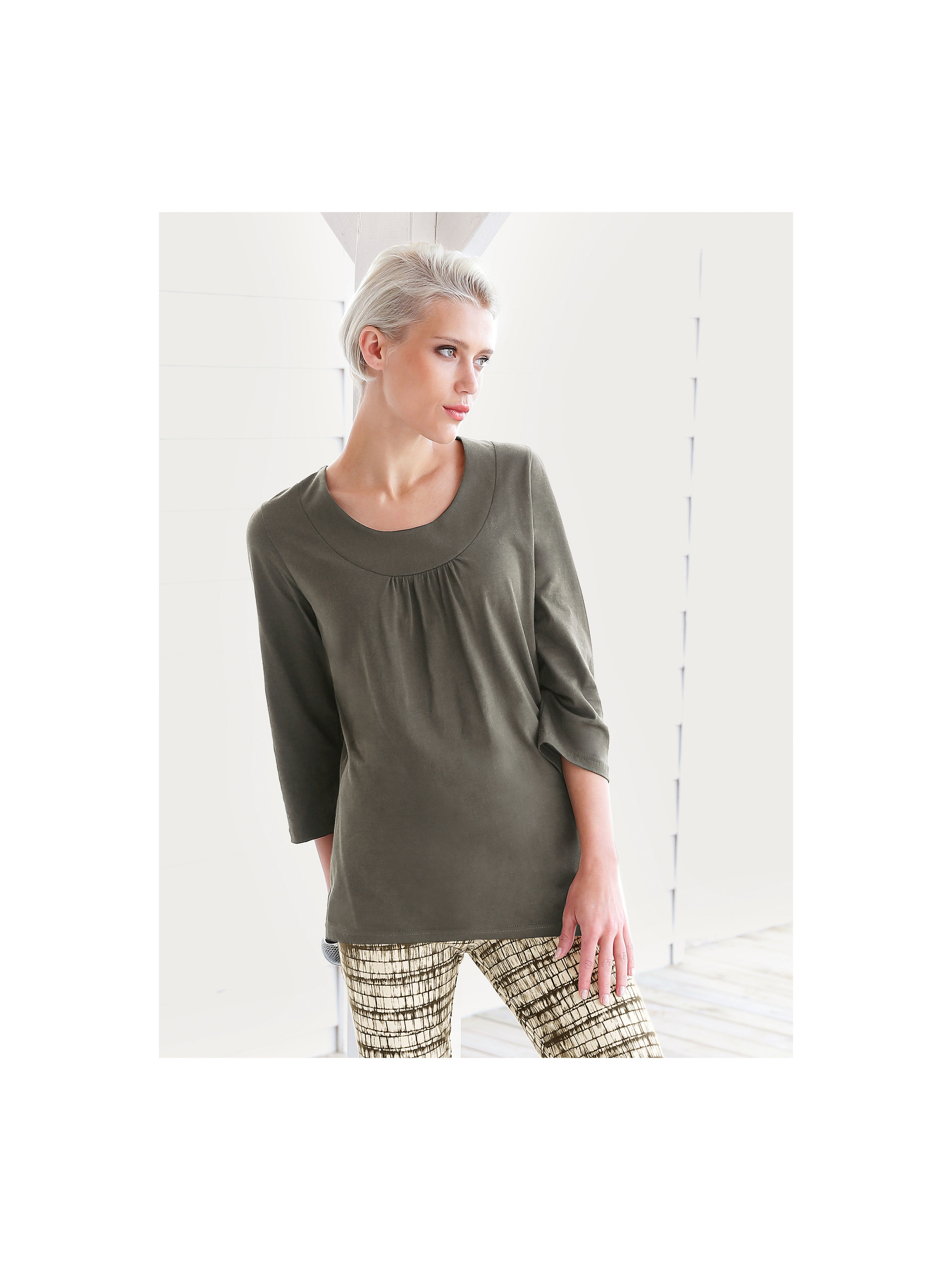 Image of Round neck top with 3/4-length sleeves Green Cotton green
