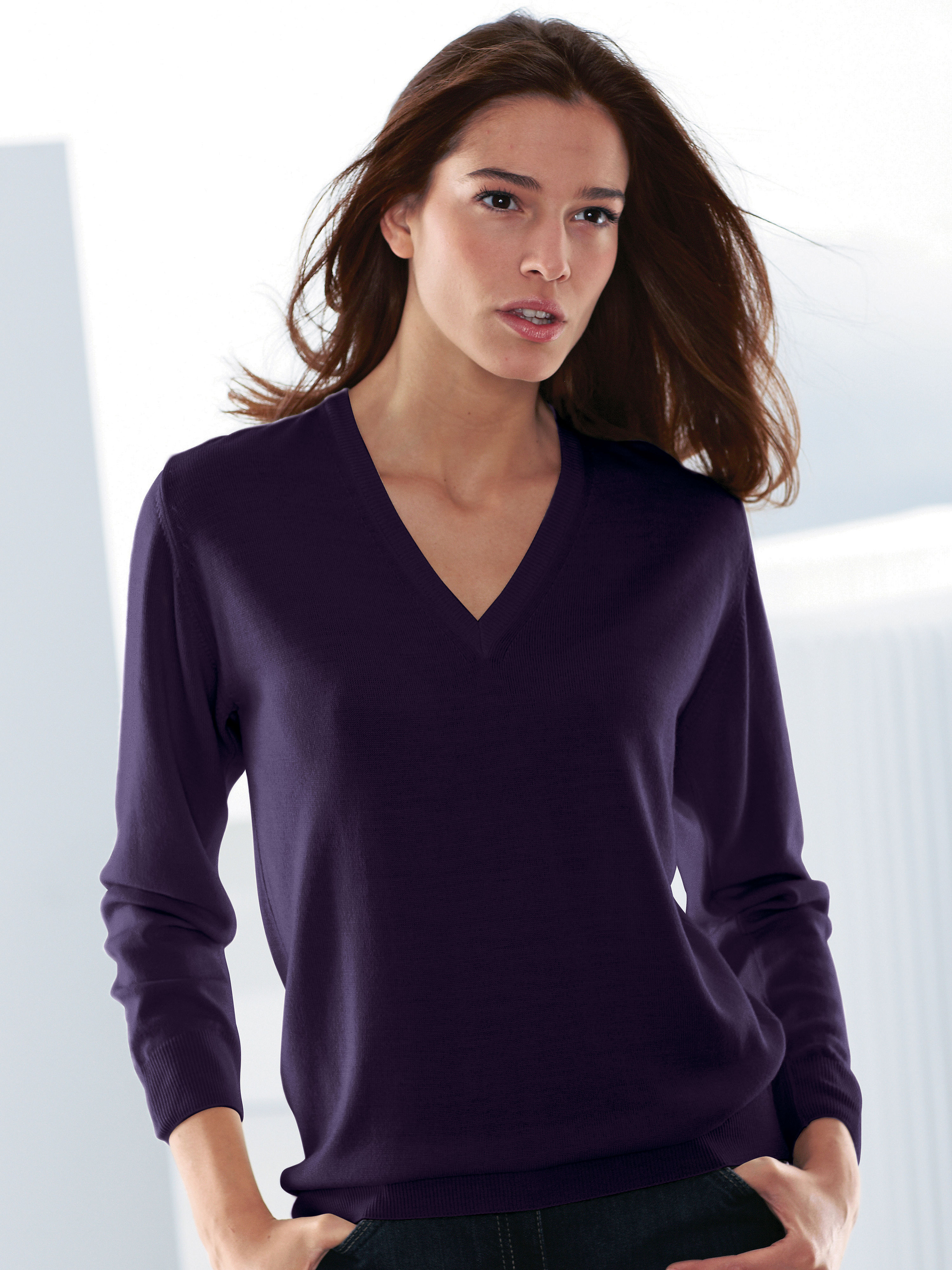 Image of V-neck jumper in 100% new milled wool Peter Hahn blue size: 26