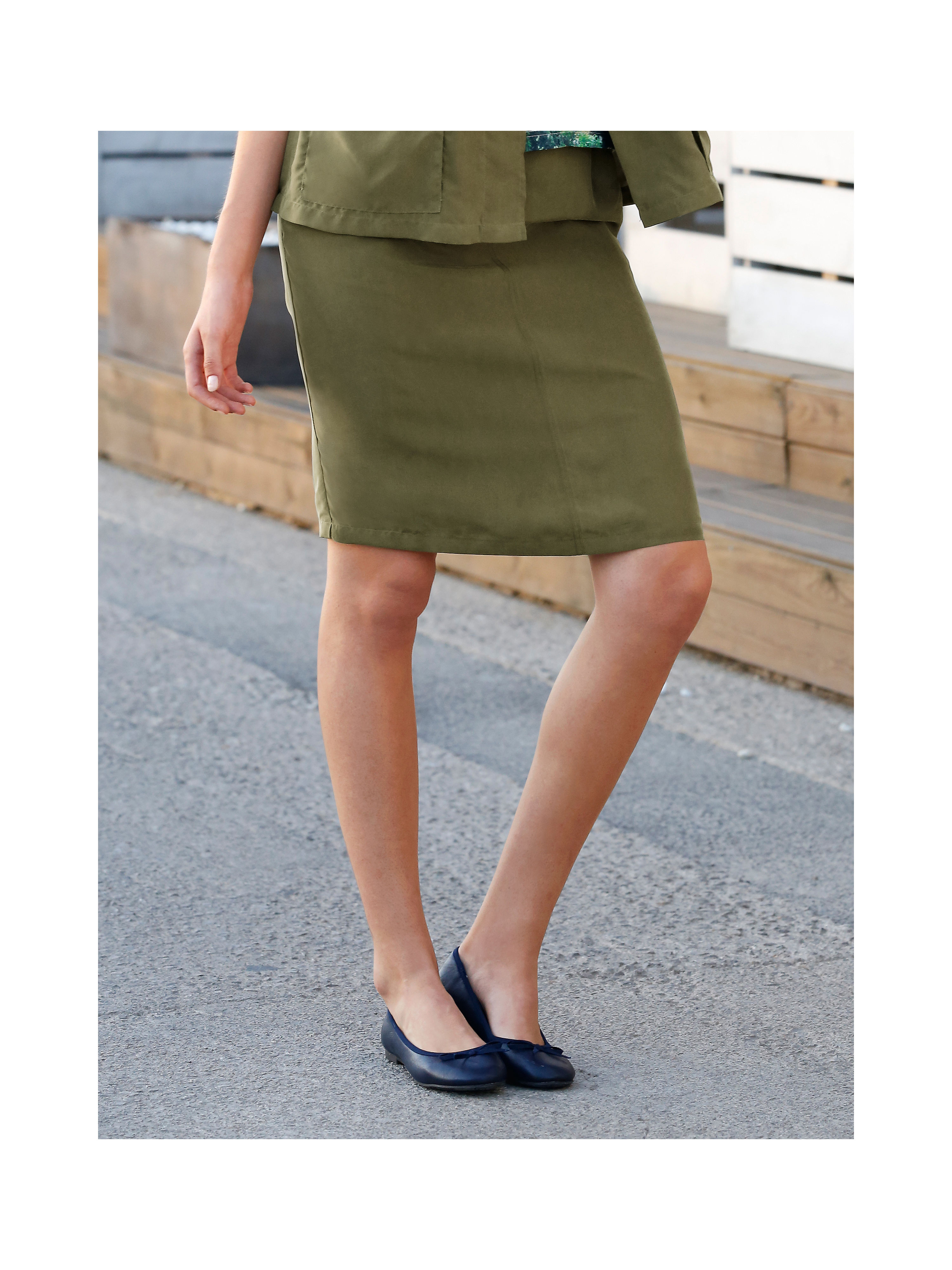 Image of Skirt in 100% silk Peter Hahn green